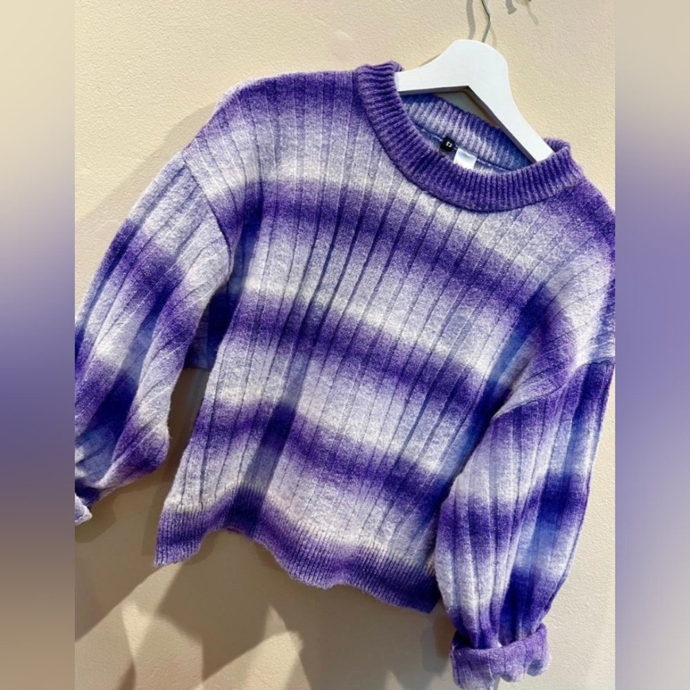 Sweaters - Picture 4 of 4
